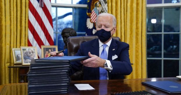 Watch: Biden Mandates Masks On Day One And Bill Clinton Was In Violation For All To See