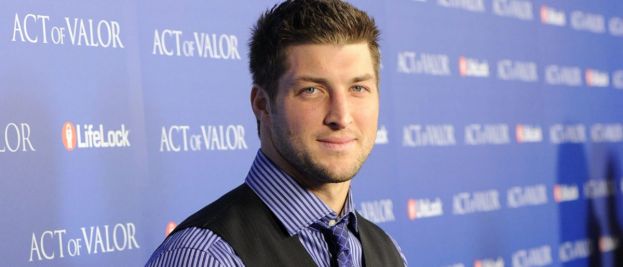 Tim Tebow Gives His Own Shoes To Homeless Person While Visiting Shelter