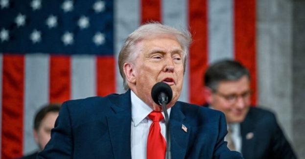 Watch: Multiple Dems Doze Off During Trump's Fiery Speech—But Only One Woke Up And Started Picking His Teeth