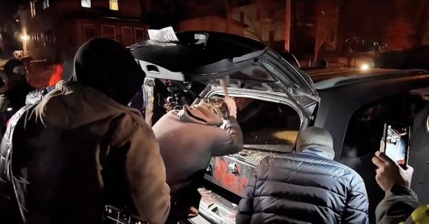 Shocking Footage: Minneapolis Rioters Raid Federal Agent’s Vehicle, Taking Weapon And Ammo (Watch)