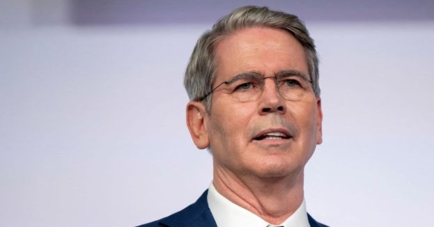 Scott Bessent Says “Very Good Chance” Trump Fires Powell Before Santa Arrives!