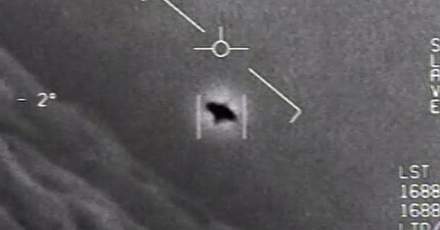 Creepy Metallic UFO Caught On Camera Hovering Motionless Over Bogot&aacute;