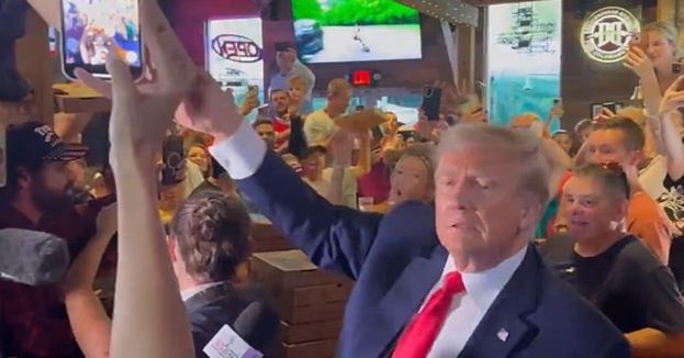 Don&amp;#039;s Making Waves: A Look Inside Trump&amp;#039;s Pizza Party And Iowa Love Fest