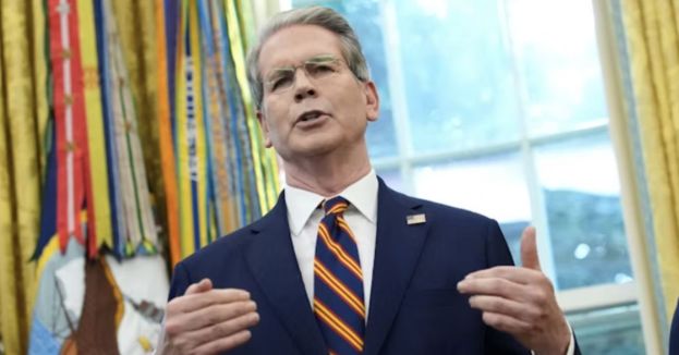 Explosive Private Dinner With Trump Officials Erupts: ‘I’ll Punch You In The F*cking Face!’