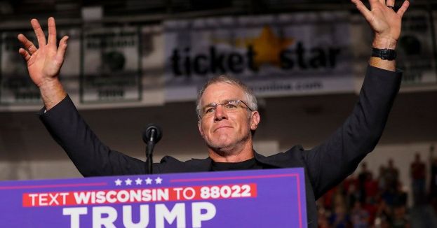 Green Bay Goes Wild For Brett Favre At Trump Rally—But His Unexpected Message Steals The Show!