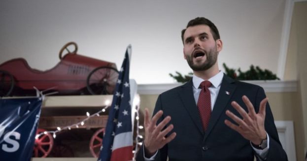 Iowa Senate Hopeful Talks ‘Law And Order’ While Campaigning At Shop That Declares ‘ICE Is Not Welcome Here’