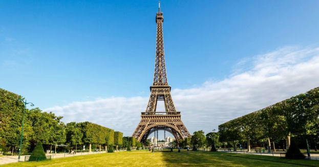 Another Hollywood Democrat Superstar Abandons USA—Relocates Entire Family To France, Secures Citizenship!