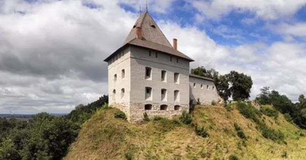 Unearthed After 300 Years: The Mysterious Chamber Hidden BELOW Ukrainian Castle!
