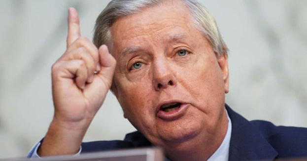 honoring-patriotism-senator-lindsey-graham-s-unexpected-gift-to-group-of-unc-students