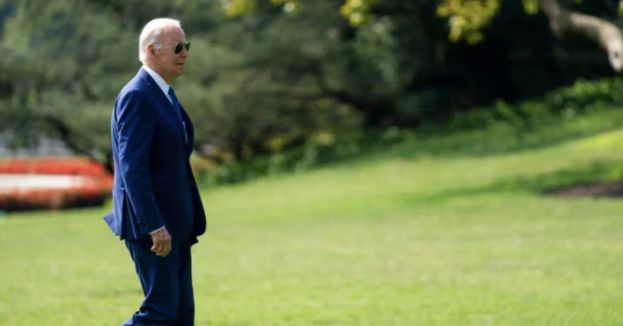 Biden';s Confusion Chronicles: POTUS Caught Aimlessly Wandering AGAIN...