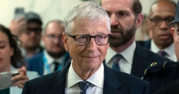 Alan Dershowitz Says One Part Of Bill Gates' Epstein Story Doesn't Add Up (Video)