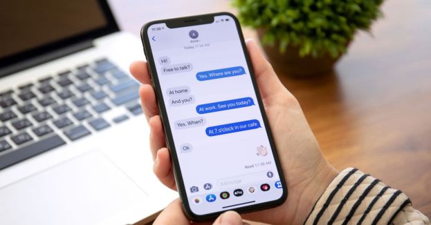 Apple’s New Texting Update Could Affect GOP Most: Rolling Out Just Weeks Before Midterms!